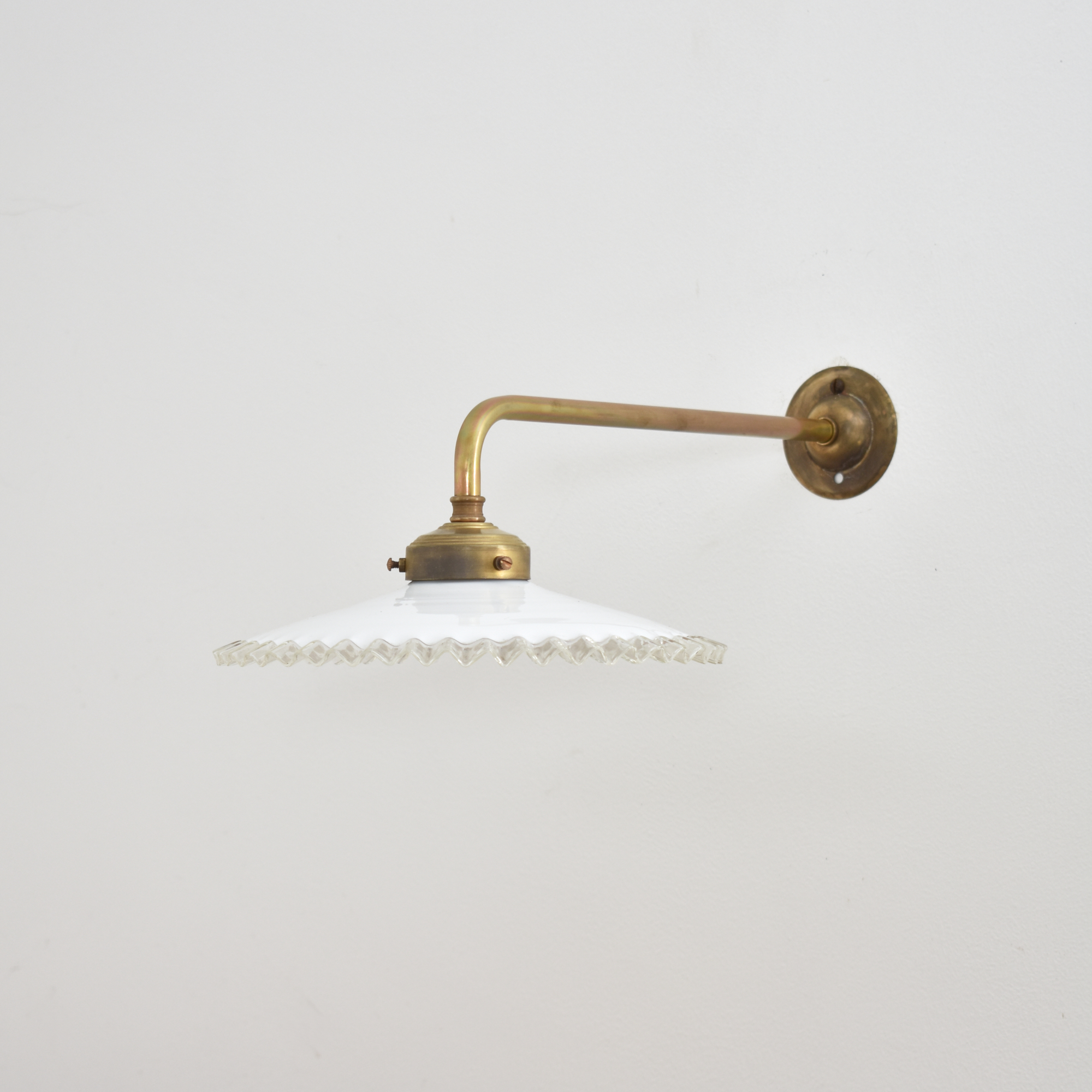 Antique French Coolie Milk Glass Frill Wall Light -C