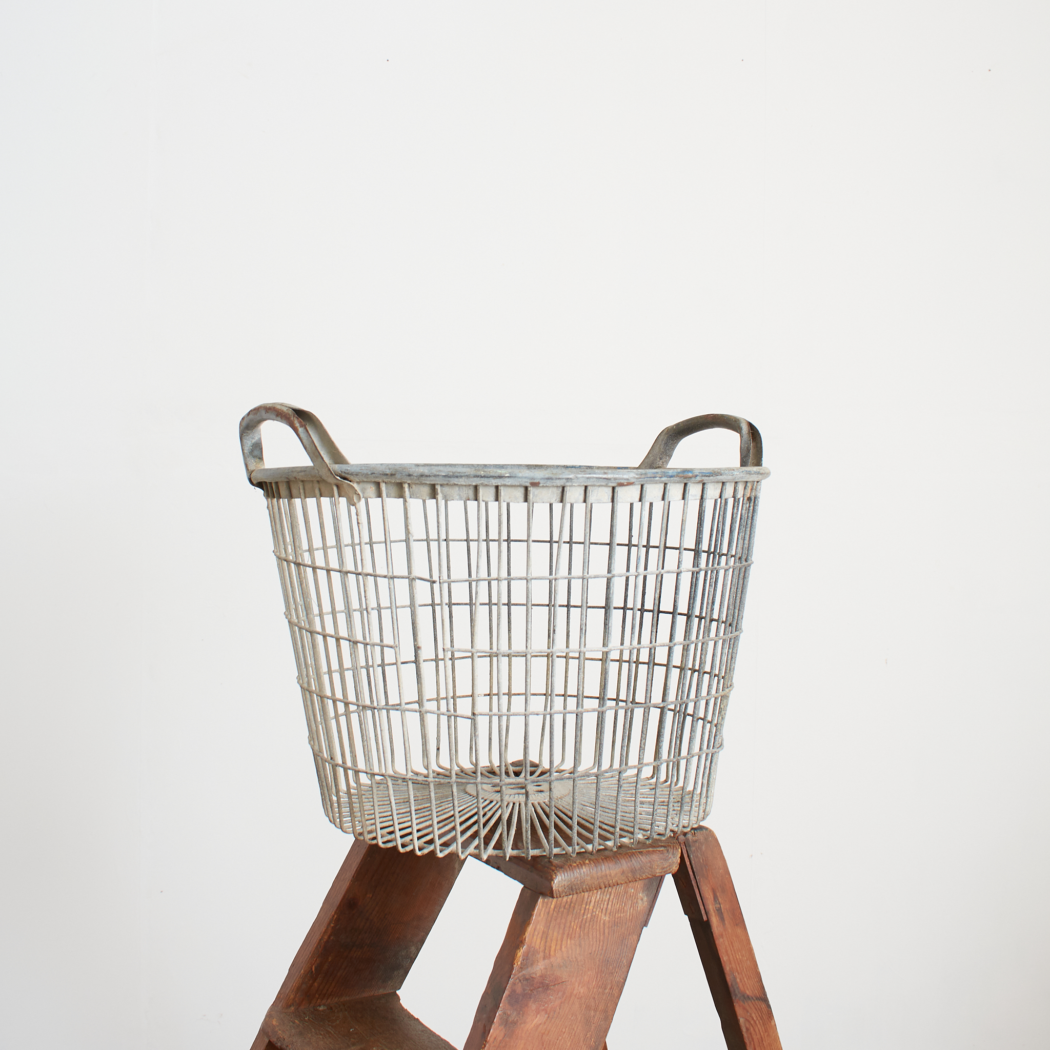 Small Vintage Rustic Wire Storage Potato Basket - C